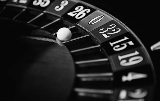 parlay365 app home screen showing live football matches and casino games